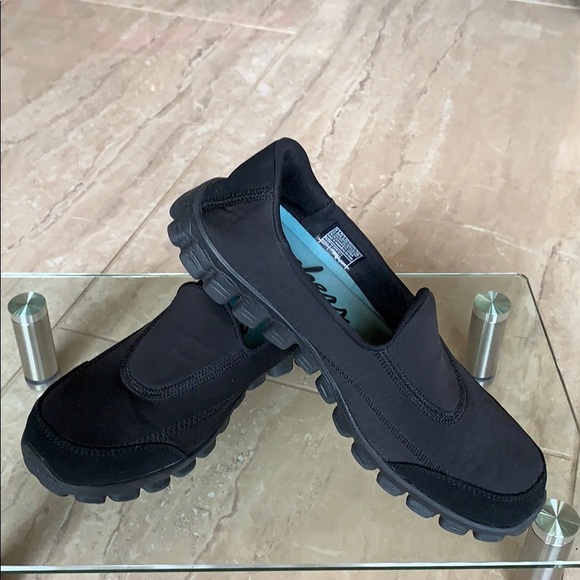 Skechers black slip on memory foam shoes 7.5 - Picture 2 of 5